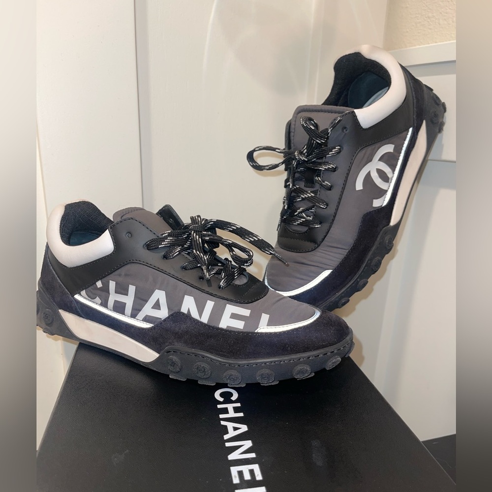 AUTHENTIC CHANEL Sneakers size 40 US 10 Designer Tennis shoes LIKE NEW !